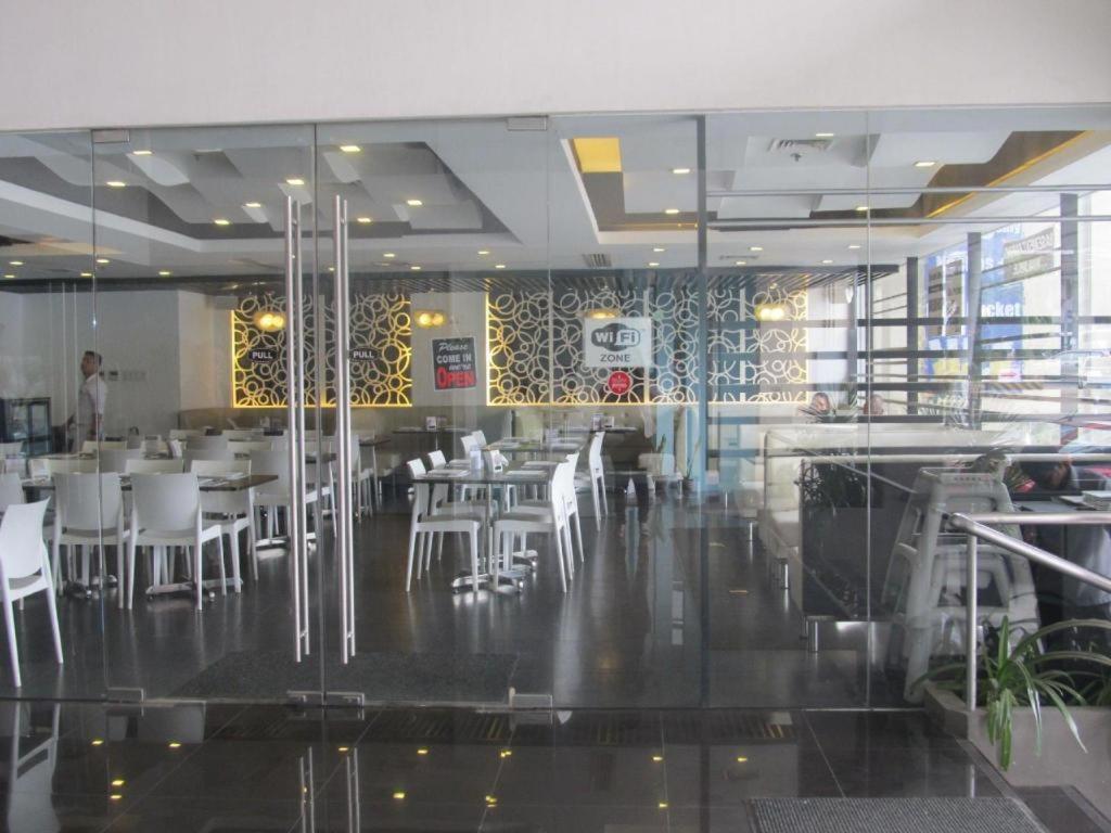 Sequoia Hotel Quezon City Extérieur photo