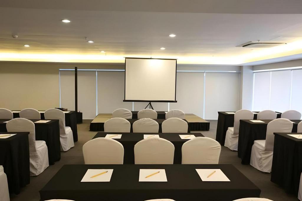 Sequoia Hotel Quezon City Extérieur photo
