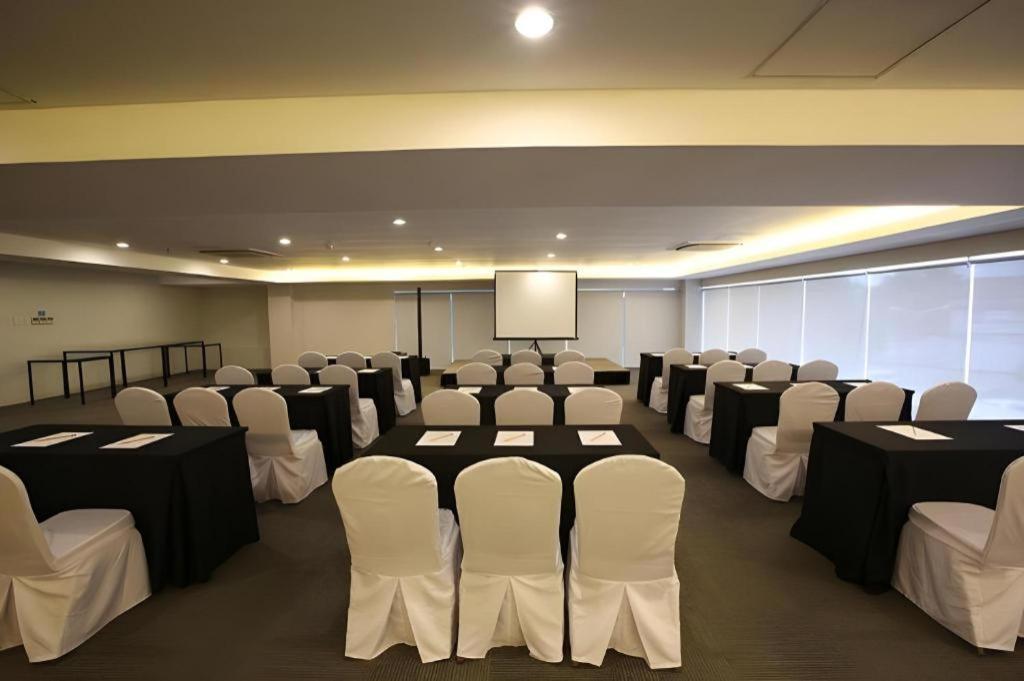 Sequoia Hotel Quezon City Extérieur photo
