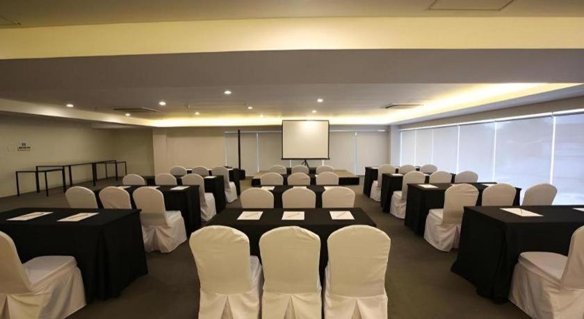 Sequoia Hotel Quezon City Extérieur photo