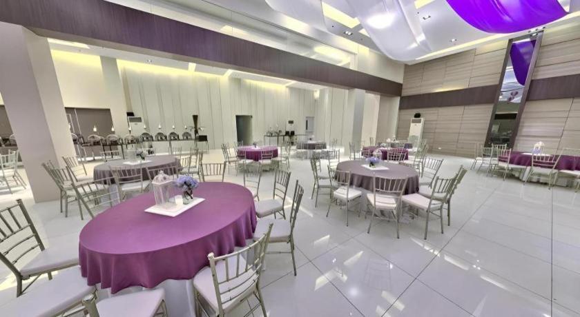 Sequoia Hotel Quezon City Extérieur photo