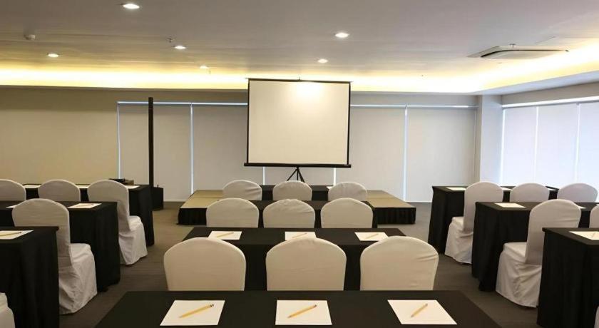 Sequoia Hotel Quezon City Extérieur photo