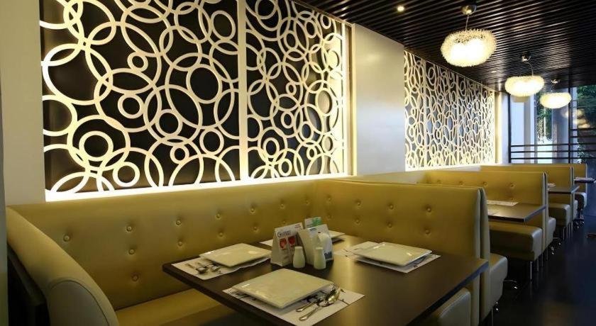 Sequoia Hotel Quezon City Extérieur photo
